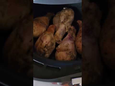 Frozen chicken in the air fryer? #shorts #youtubeshorts #airfryer #airfrier #cortos #receta #cocina