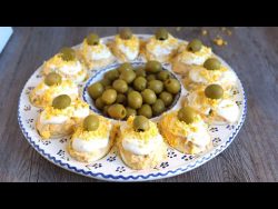 Huevos rellenos de atún.Te pedirán la receta