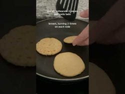 Arepas simple y deliciosas, Arepas con queso! #receta #shorts #cocina