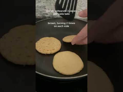 Arepas simple y deliciosas, Arepas con queso! #receta #shorts #cocina