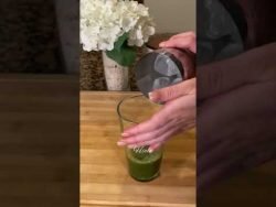 Matcha latte frío #recetasfaciles #receta #matcha #matchalatte #teverde #shortvideo #yputubeshorts
