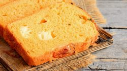Pan de zanahoria al microondas, receta ideal para un sándwich saludable