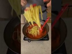 Pasta con Tomate 🍝 #shorts #pasta #receta