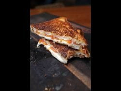 Sandwich de Queso y Tomate 🥪🧀🍅 #shorts #sandwich #queso #tomate #vlog #fyp #receta #tutorial #iva