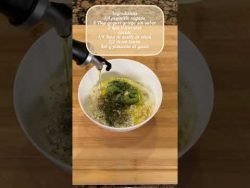 Tzatziki Griego #receta #tzatzikisauce #recetasfaciles #youtubeshorts #YiselsKitchen