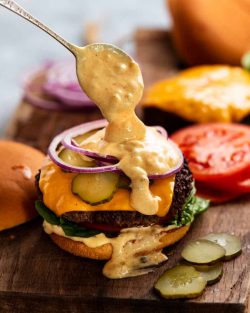 Salsa especial para hamburguesas |  RecetaTin Eats