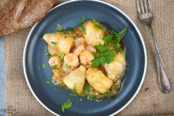 Alcachofas a la marinera con gambas