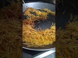 Fideuá con sepia, gambones y alioli #recetas #comida #receta #sepia #alioli #gambones #verano