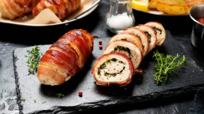 Filetes de ternera rellenos de jamón york y aceitunas