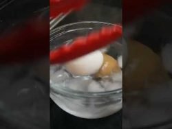 Huevo duro like pro #huevo #huevoduro #recetassaludables #lifehacks #huevo #receta