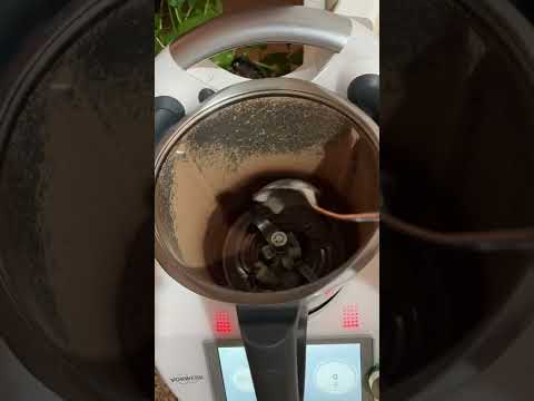 Paleta sin azúcar de vainilla cubierta de chocolate en Thermomix.