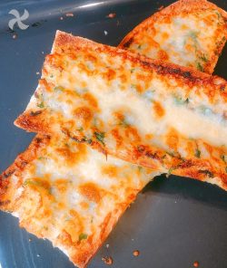 Pan de ajo y queso (cheese garlic bread)