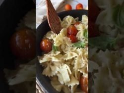 PASTA CON SALSA #receta #short #shorts #recetas #recetasfaciles #shortrecipe