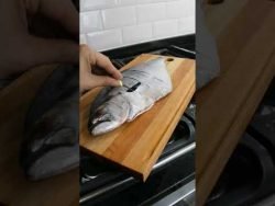 Pescado entero #palometa #receta #pescado #verdura #saludable #merluza #brotola#morron