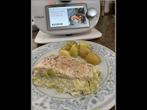 Salmon en papillote con poro a la crema en Thermomix