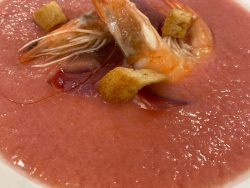 Sopa fría de tomate con langostinos y jamón TM6/TM5/TM31