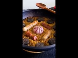 Arroz con morcilla, chorizo y salchicha terminado en el horno✨#shorts #receta ⤵