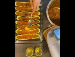 Calabacines rellenos de verdura y huevo con Thermomix. Receta en www.cocinasinmas.com