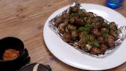 Caracoles con salsa de mantequilla y perejil, pura gastronomía francesa