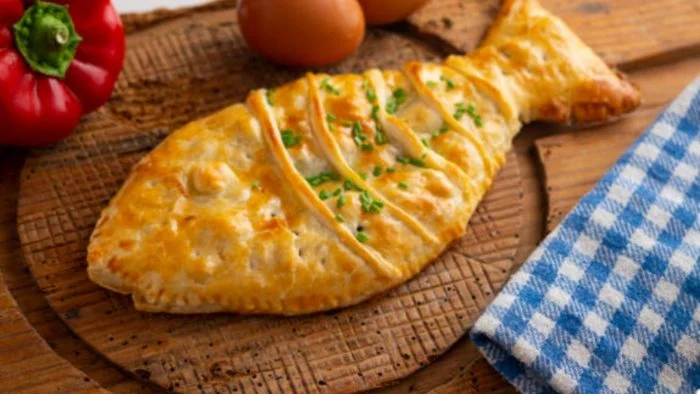 Empanada de bacalao: el mejor tentempié para disfrutar con amigos