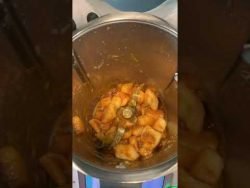 Guiso de garbanzos con sepia y langostinos con Thermomix | #guisosdelegumbres #garbanzos #legumbres