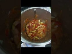 Huhn 🐔 süß-sauer mit Basmatireis 🍚 🥘 aus dem Thermomix TM6 😍 Interesse? Melde dich unter 06765712346