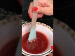 la abuela se pone al mando de la tarta!! 🤣 #viral #receta #cocina #shorts