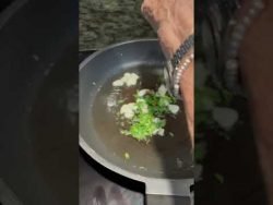 Nueva #receta #viral Hoy: #Almejas en salsa verde. ¿Te animas a hacerla? #recetasdelaabuela