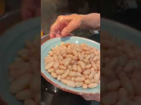 Alubias con espinacas y langostinos. Nueva #receta #viral de la #yaya