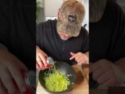 El guacamole de la Siberia #shorts #guacamole #aguacate #siberia #salsa #receta #deli #tostada