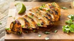 El truco que nunca te contaron para dejar de arruinar el pollo a la plancha