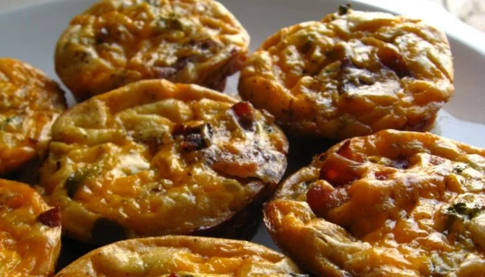 Mini pasteles salados de lacón y puerro caramelizado
