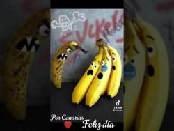 Pizza de plátano con huevo #shorts #platano #huevo #pizza #tomate #desayuno #receta #risita #comeda