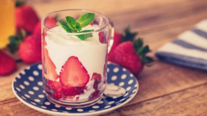 Receta de Masterchef Celebrity: Carolina, fresas, rosas y coco