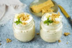 Vasitos de crema de turrón con whisky