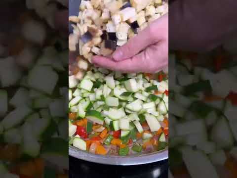 Guiso de POLLO CON VERDURAS Y ACEITUNAS #foodie #receta #cocinacasera #recipe #cooking #shortrecipe
