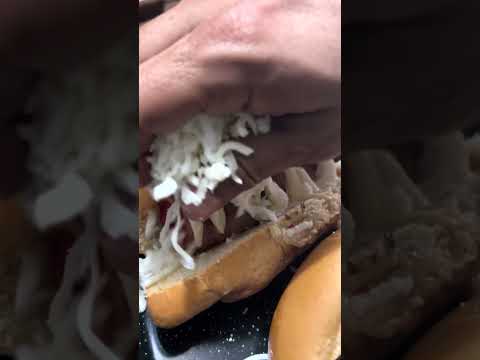 Hot dog con Chicharrón Crujiente 🐷 #food #grill #comida #carneasada #tasty #receta #hotdog