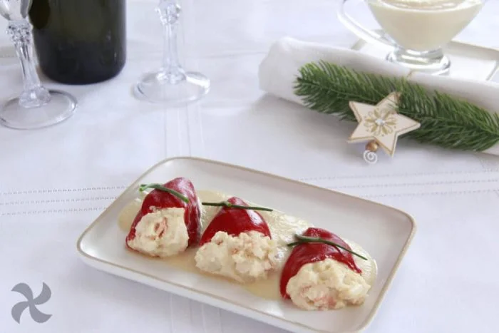 Pimientos del piquillo rellenos de merluza y langostinos
