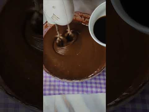 Receta de torta de chocolate húmeda 🍫 #shorts #receta #reposteria #chocolate #chocolatecake