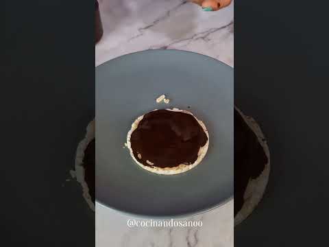 Tortitas rellenas de crema de cacahuete y cubiertas con chocolate #healthyfood #receta