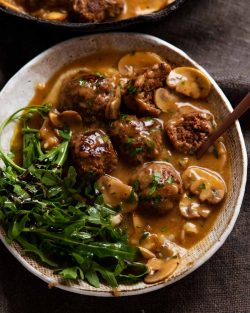 Albóndigas de bistec Salisbury con salsa de champiñones