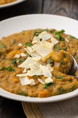 Sopa Acogedora De Lentejas |  Galletas y Copas