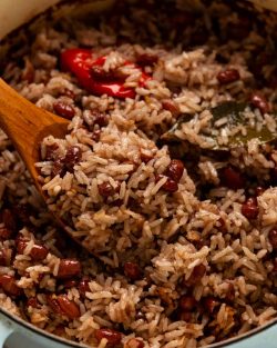 Arroz jamaicano y guisantes (frijoles)