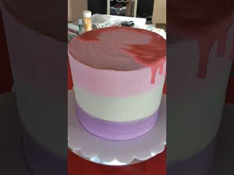 acompáñame a decorar está torta 🎉💓 #shorts #reposteria #buttercream #receta #cake #torta #pastel