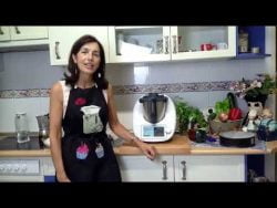Bizcocho de yogur con chocolate con leche en thermomix.
