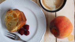 Bizcocho vegano de melocotón