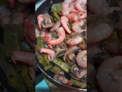 #Camarones con #nopal y #champiñones #shorts #vino #tinto #merlot #gambas #receta de #cocina marisco