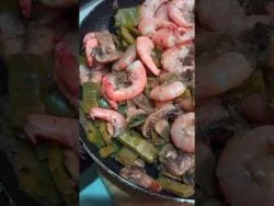 #Camarones con #nopal y #champiñones #shorts #vino #tinto #merlot #gambas #receta de #cocina marisco