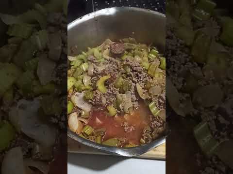 Cenando Carne de Res molida con nopales apio ajo cebolla y chorizo español #shorts #receta #cocina