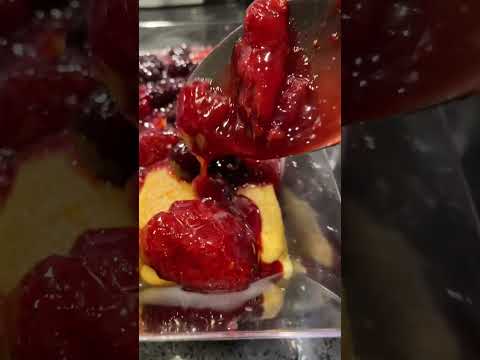 Cocinando un postre 🥵 #vlogs #cocina #chile #receta #suspirolimeño #postres #frutosrojos #viral